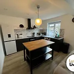 Lux 1 Bed Flat - Free Parking
