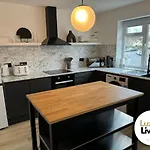Lux 1 Bed Flat - Free Parking